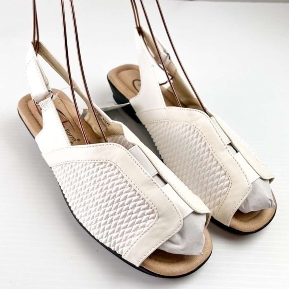 BEACON Stretch-N-Form Women's Cream Sandal Low Heel Sling Back SZ 10M